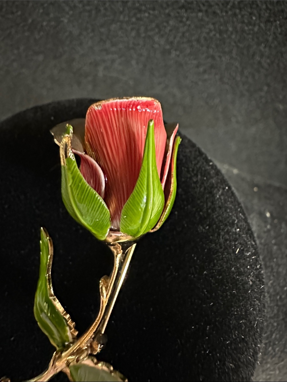 Vintage Giovanni Red Enamel Rosebud Brooch with Green Leaves - Picture 9 of 9